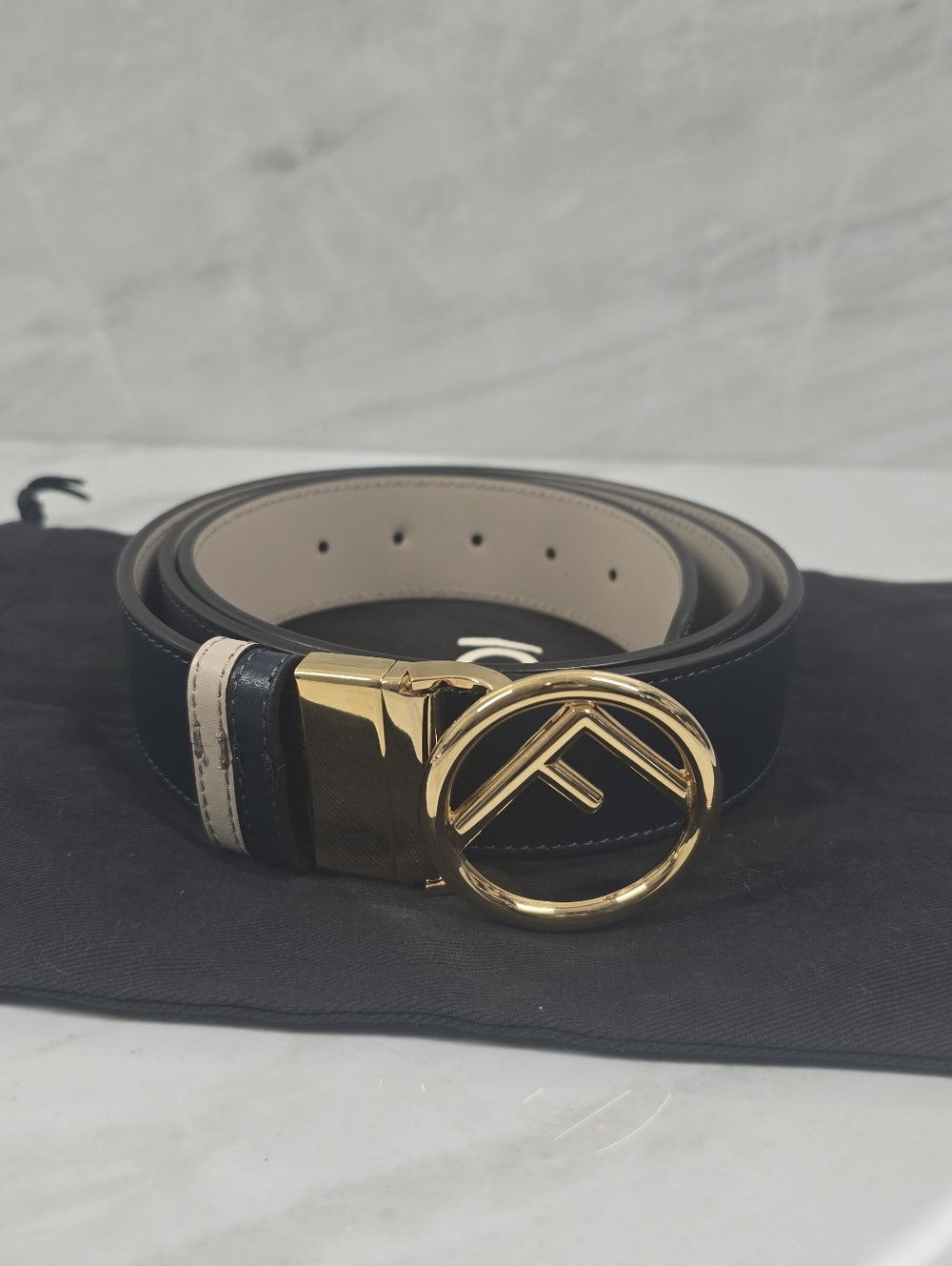 ‼️SOLD‼️Fendi Logo Belt - Reversible - Picture 2 of 6